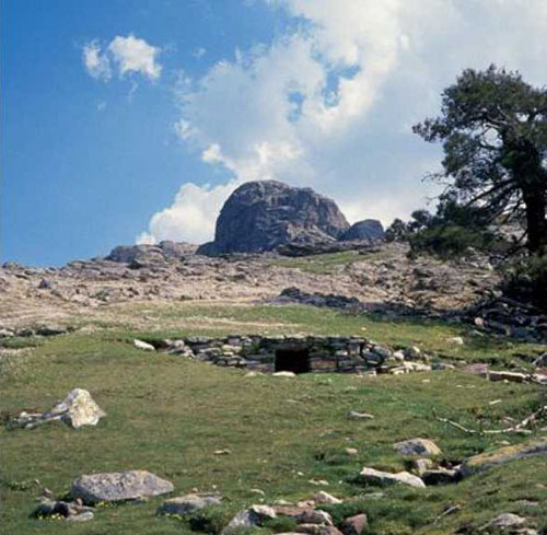 Fig. 3 – View of the mountain peak, the Tekerlek Dagl